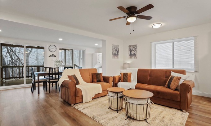 Kabletown House | Cozy Cabin w/Hot Tub, Arcade & Fire Pit perfect for up to 8 people