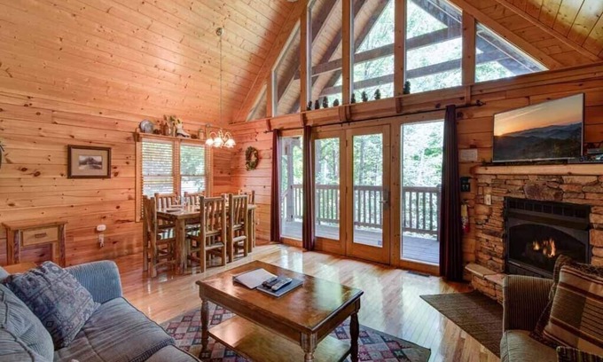 Gatlinburg Cabin | Cozy Cabin w Wooded View, Hot Tub, Pool Table