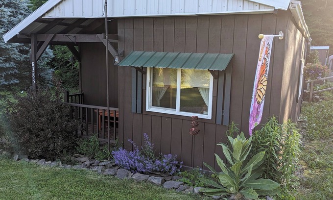 Bath Cabin | Cozy Cabin with an RV &Camper Hookup nPet Friendly nPeaceful & Relaxing