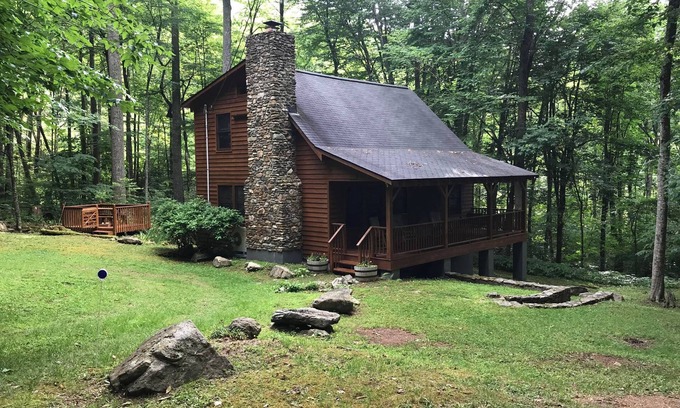 Elk Park Cabin | Cozy Cabin with Fireplace, 2 Bedrooms & 2 Queen Size Couch Beds!