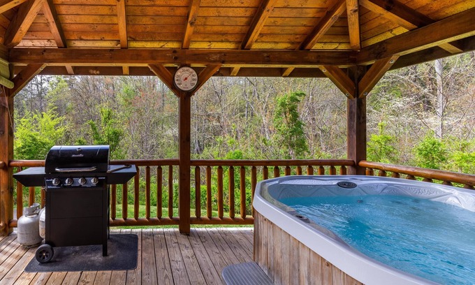 Qualla Cabin | Cozy Cabin with Hot Tub; 5 miles to Harrahs Casino