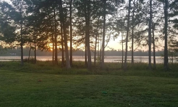 Donalsonville Cabin | Cozy Cabin with Private Lake enjoyable in Fins&Feathers RV Park Donalsonville GA