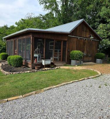 Chickamauga House | Cozy Cabin with Pool Table for a Relaxing Romantic Escape near Chickamauga, Georgia