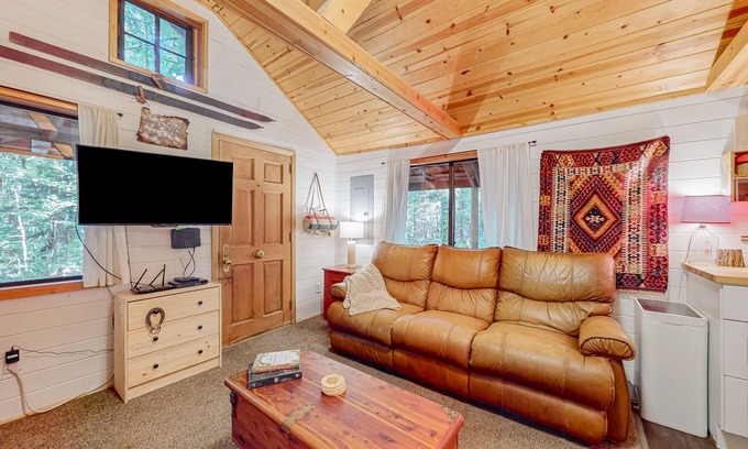 Zigzag Cabin | Cozy cabin with private hot tub, grill, & W/D - easy access to river & mountain