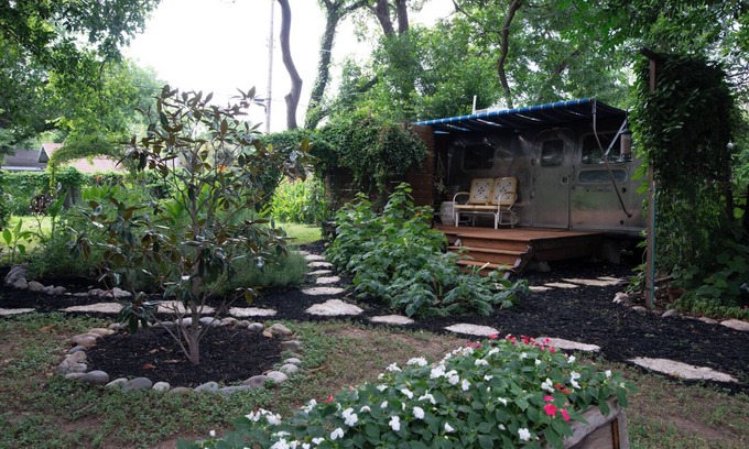 Govalle House | Cozy Cactus Airstream Central East Austin