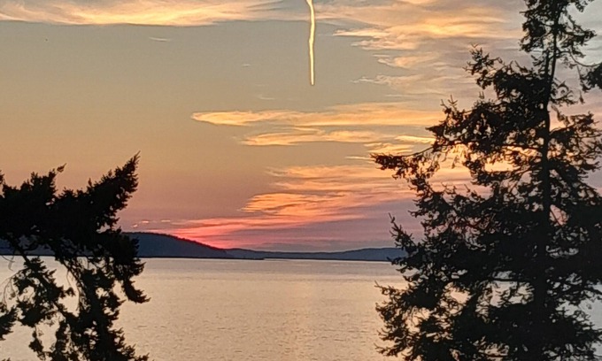 Camano Island House | Cozy Camano Island Retreat & Gallery w/beach access.