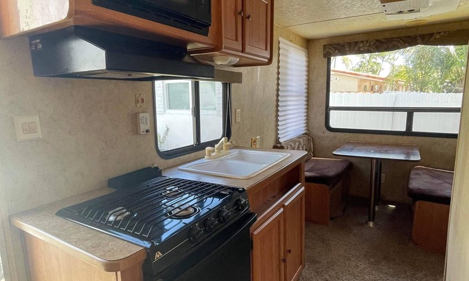 Old Seminole Heights House | Cozy Camper Stay — 5 min from Busch Gardens!