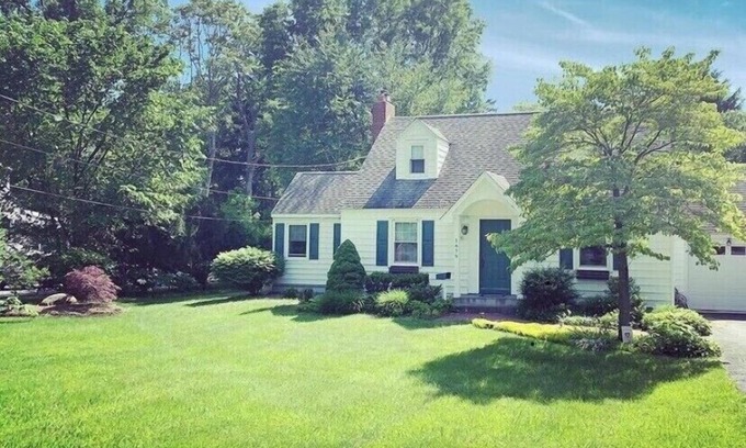 Rensselaer House | Cozy Cape Close to Everything: Family, hiking, shopping and restaurants!