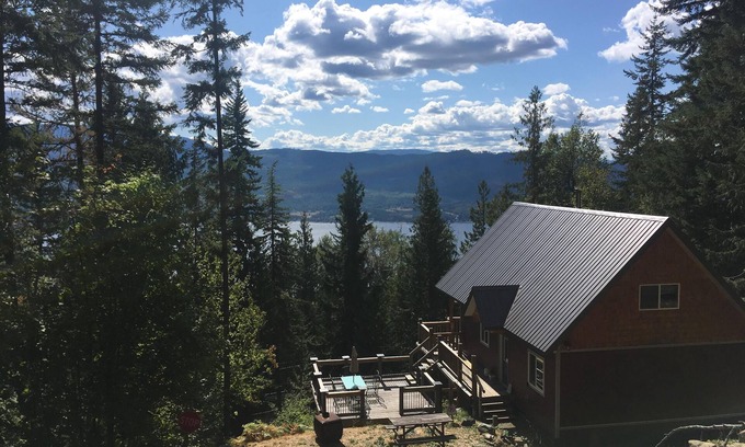 Anglemont Cabin | Cozy Cariboo Cabin w/HOT TUB - Shuswap Vacations and Sledding Accommodation