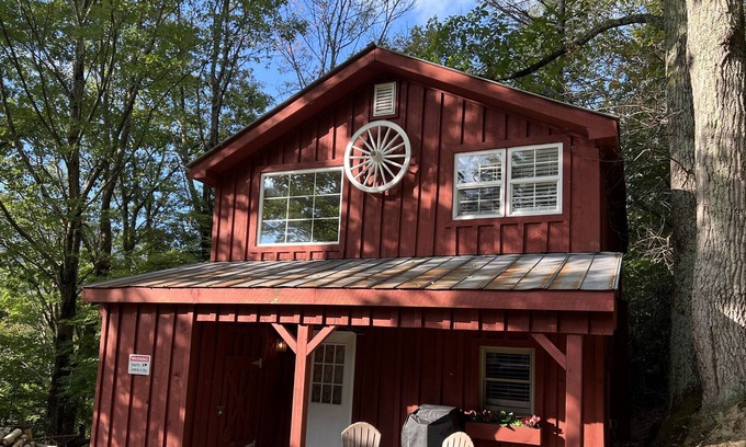 Banner Elk Cottage | Cozy Carriage house near Grandfather Mountain