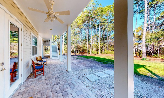 Santa Rosa Beach Cottage | Cozy carriage house studio with convenient location near the beach + AC & WiFi