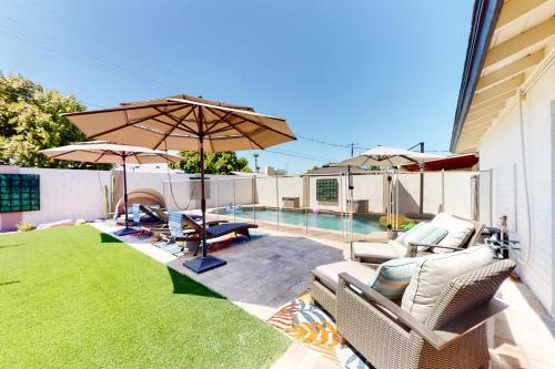 Village Grove House | Cozy Casa on Coronado