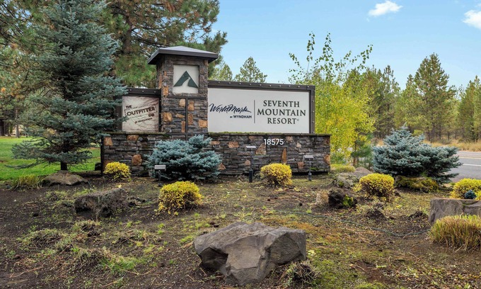 Bend Condo | Cozy Cascade Retreat - For 4!