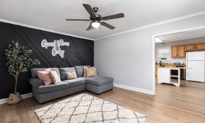 New Braunfels House | Cozy Casita Blocks away from Schlitterbahn, Guadalupe River and Comal River!