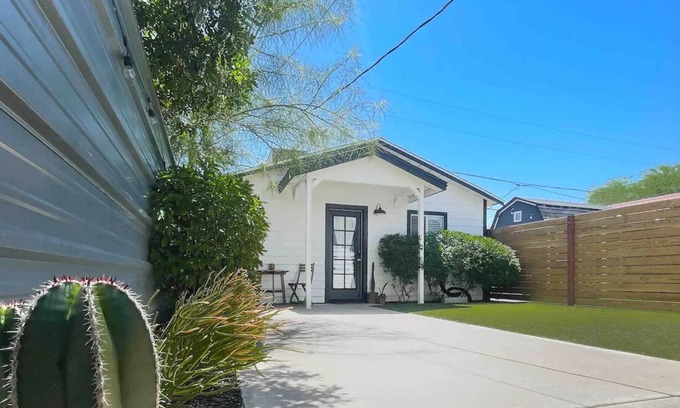 Coronado House | Cozy Casita in Historic Coronado w/private yards