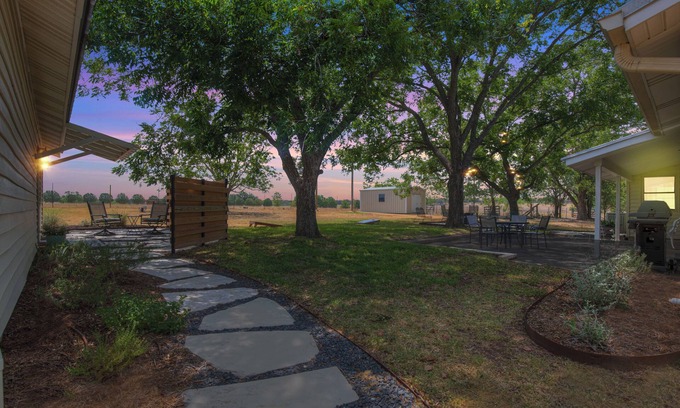 Stonewall Apartment | Cozy Casita! In Texas Famous 290 Winery Corridor!