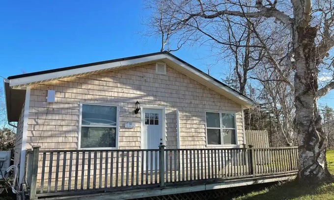 Cavendish Cottage | Cozy Cavendish cottage Silver Leaf (#10) with private hot tub!