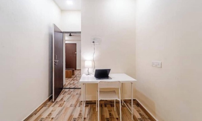 Khar Apartment | Cozy Central 1BHK in Bandra W