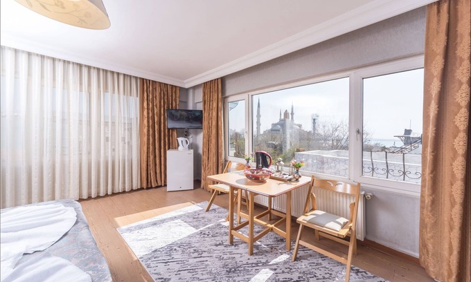 Sultanahmet House | Cozy central apartment with a view of the Blue Mosque