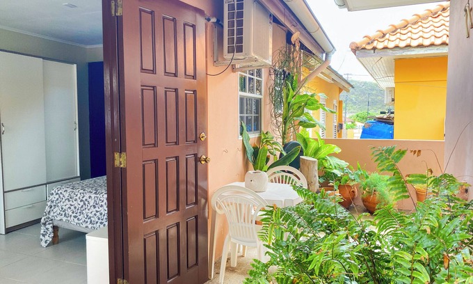 Willemstad Apartment | Cozy & Central Stay in Curaçao