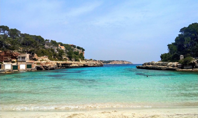 Cala Llombards Ski Chalet | Cozy chalet directly on the sea, quiet location, dead end street, sea view, max 4 pers