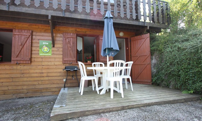 Cornimont Cottage | Cozy Chalet Retreat: Terrace, Central Heating, Near Lake and Ski Trails