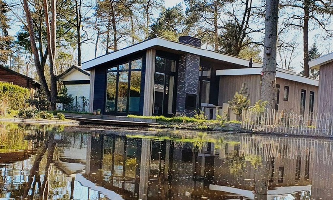 Bosgebied Hoenderloo House | Cozy chalet with a jetty nearby De Veluwe