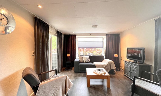 Hulshorst House | Cozy chalet with a terrace surrounded by nature