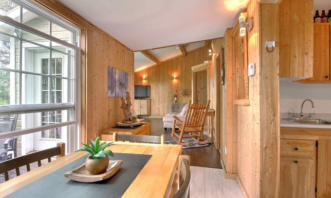 La Malbaie Ski Chalet | Cozy chalet with big lake