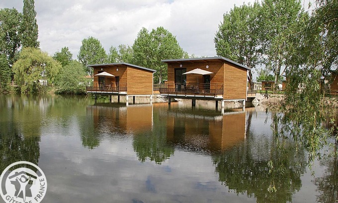Veauchette Cottage | Cozy Chalets with Private Terrace by Lake, Near Saint-Étienne – Pet-Friendly, WiFi, Outdoor Activities