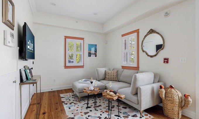 Cannonborough Elliotborough Cottage | Cozy Charleston Cottage | Brandy Crusta