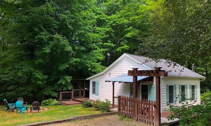 Lake Michigan Beach Cottage | Cozy & charming cottage in the woods on a quiet road & close walk to the beach