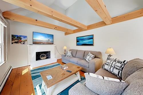 Brewster House | Cozy Charming Cottage