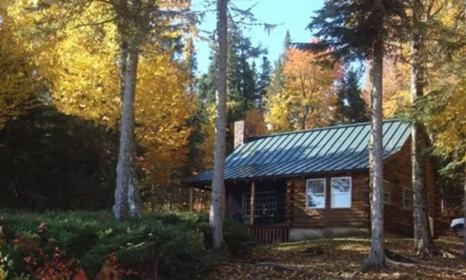 Andover House | Cozy & Charming Lakefront Log Cabin on Cupsuptic Lake/Rangeley, ME