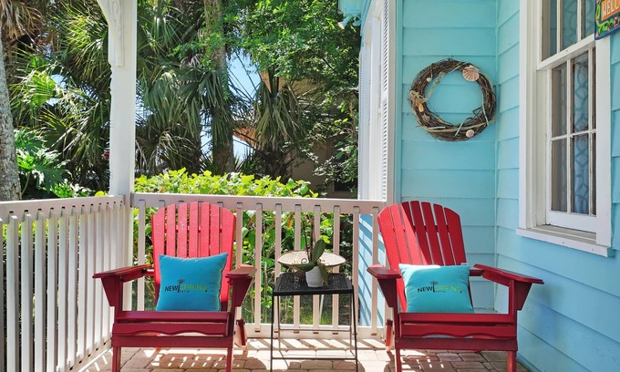Jacksonville Beach Cottage | Cozy Charming Cottage ! 2 Min to Beach 3 min walk to Restaurants & Shops