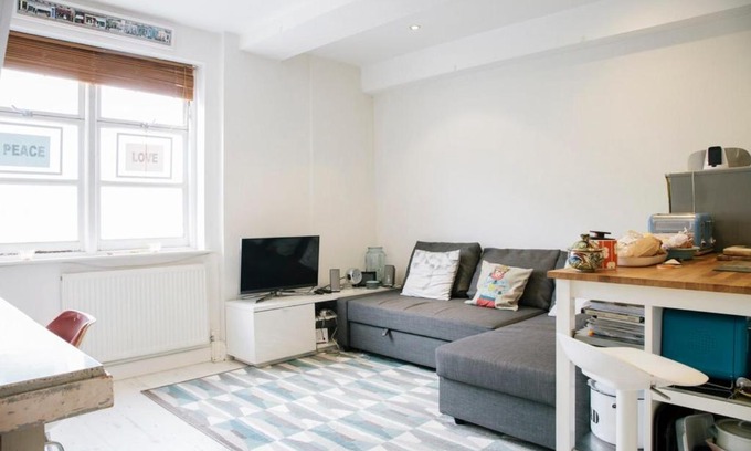 Ferndale Apartment | Cozy Chic 1-Bed Brixton pad
