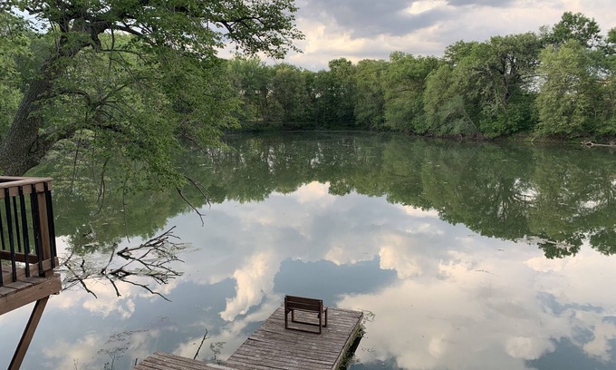 Independence House | Cozy Chic Cabin on Private 10-acre Lake.