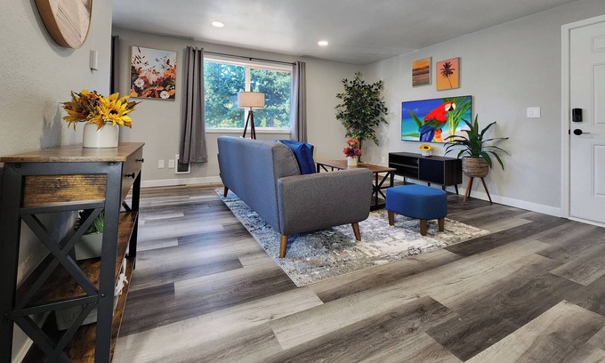 Federal Way Apartment | Cozy Chic Two Bedrooms In Federal Way with EV Charger.