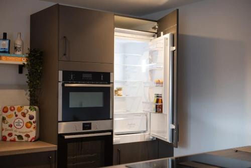 Exmouth Apartment | Cozy City Stay 2BR with Sofa Bed