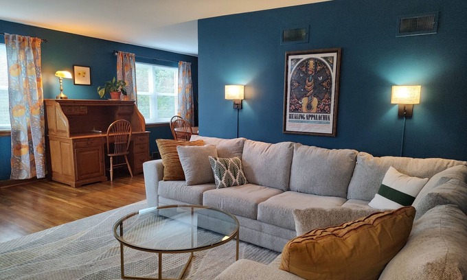Morgantown House | Cozy classic home near WVU & Downtown, Free coffee