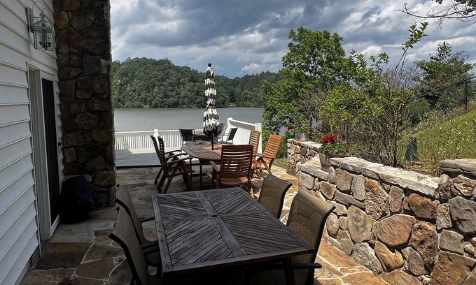 Hiwassee House | Cozy Claytor Lakefront Retreat with 2 houses for Large families/Reunions