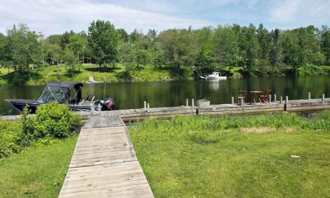 Northeast Somerset House | Cozy, clean 2-bedroom cabin on Moose River