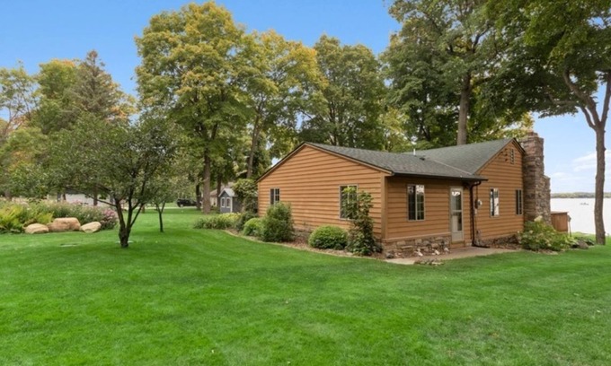 Annandale Cabin | Cozy Clean Waterfront Cabin on Sugar Lake - Ice Fishing, Ski/Snowboard Nearby