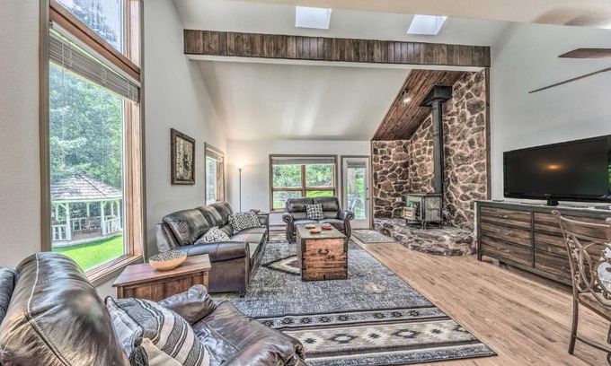 Cloudcroft House | Cozy Cloudcroft Townhome about 1 Mi to Burro Ave!