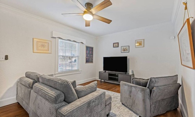 Charleston House | Cozy Coastal Cottage~4br/2ba James Island Home