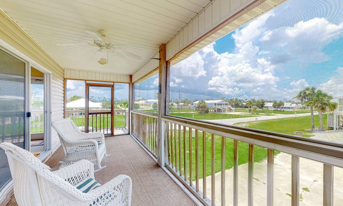 Port St. Joe House | Cozy coastal escape with beach access nearby, screened porch, yard, WiFi & AC