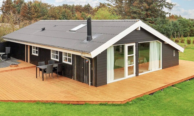 Grønhøj House | Cozy Coastal Retreat in Gronhoj-By Traum