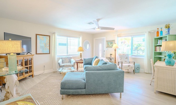 Siesta Key House | Cozy Coastal Siesta Key Villa 2BR Cottage w/Pool Access