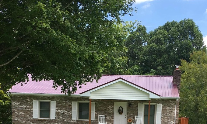 Hendersonville House | Cozy & Comfortable Private Residence W/ King Master Bed