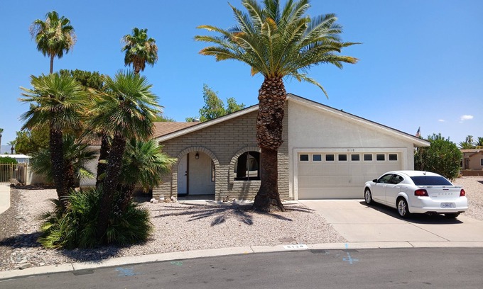 Fountain of the Sun House | Cozy completely remodeled 2-bedroom house on the golf course in sunny Mesa Az